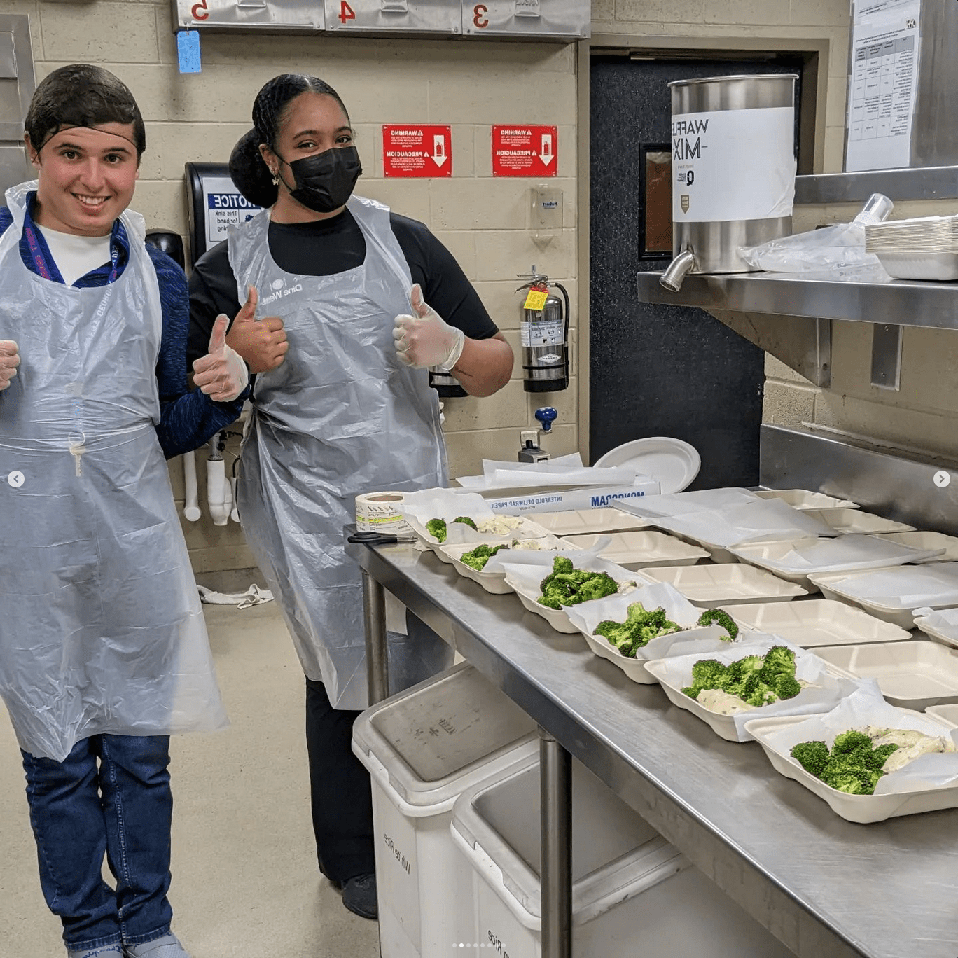 狼不会浪费学生准备食物.